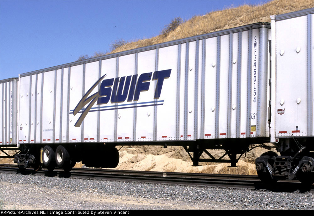 Swift Road-Railer train with SWFZ 460154